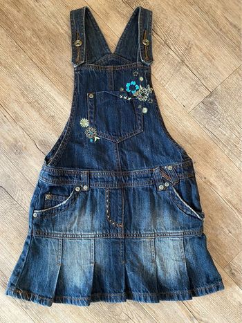 Superbe petite robe en jean à bretelles 8 ans vynil fraise