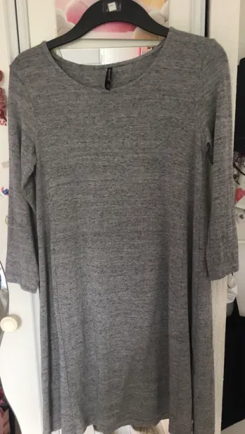 Robe grise avec manche 3/4 stradivarius