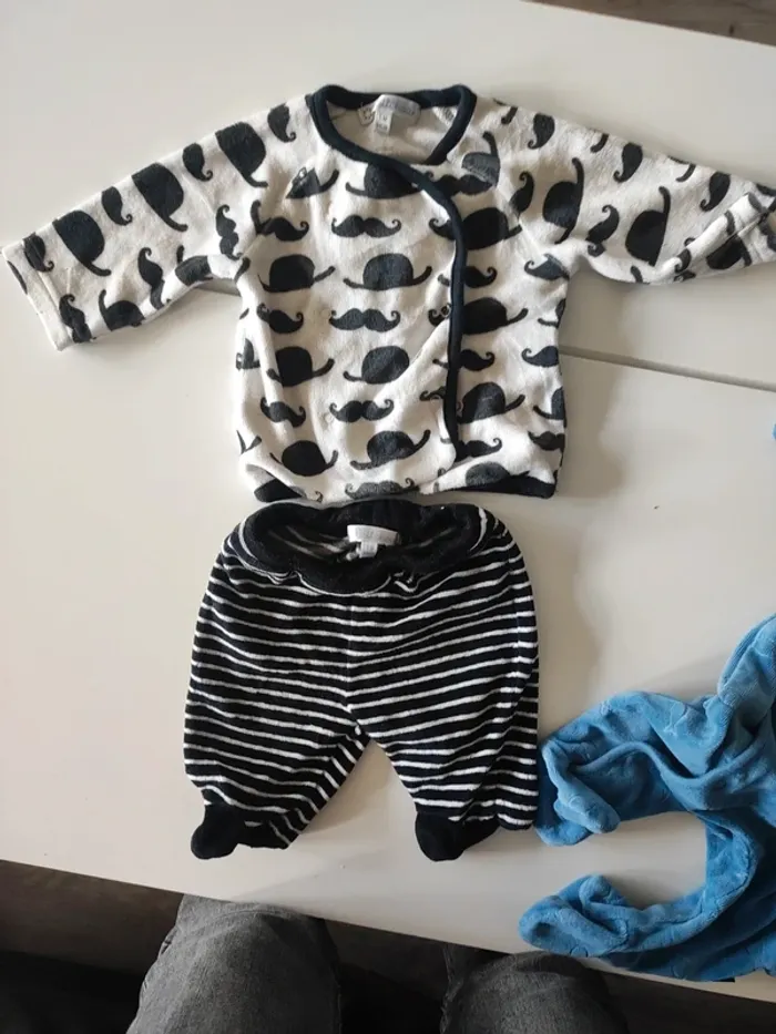 Lot pyjama 1 mois - photo numéro 2