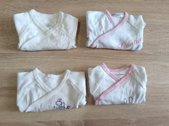 C44 Lot bodies kitchoun / petit bateau 1 mois