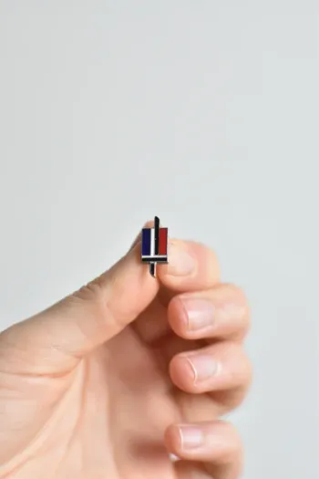 Pin's / Broche drapeau