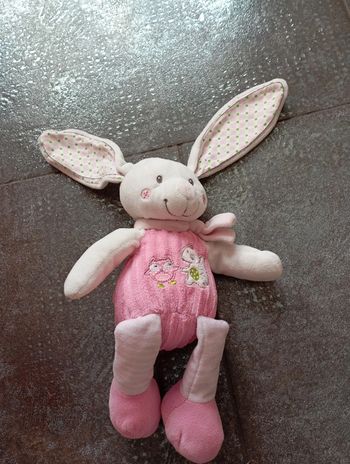 Peluche lapin doudou