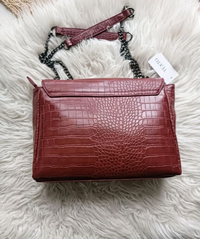 Sac à main moyen à bandoulière bordeaux effet python imitation cuir Texto Neuf avec étiquettes - photo numéro 2