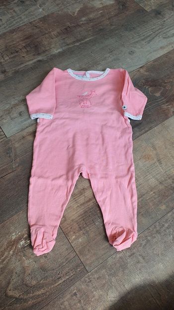 Pyjamas petit bateau 3 mois mais taille 6 mois en excellent état 👌
