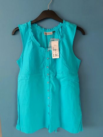 Haut bleu sans manches