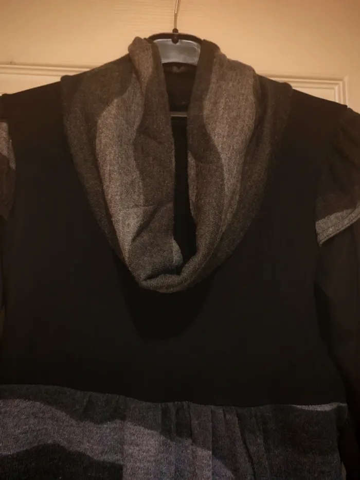 Robe noir et grise - photo numéro 2