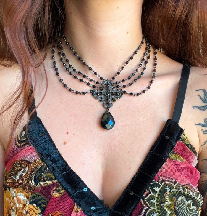 Collier multi chaines croix perles noires Baroque Victorian Goth