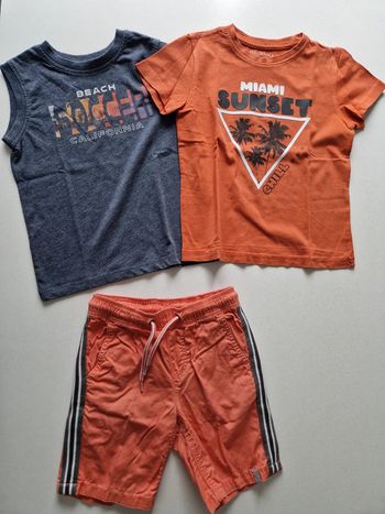 Lot short et 2 tee-shirts en 5 ans