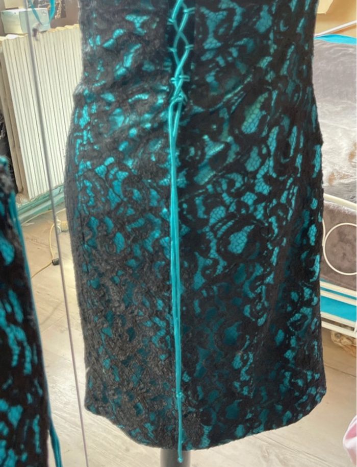 robe 38/40 bustier strass et dentelle noir  moulante - photo numéro 9