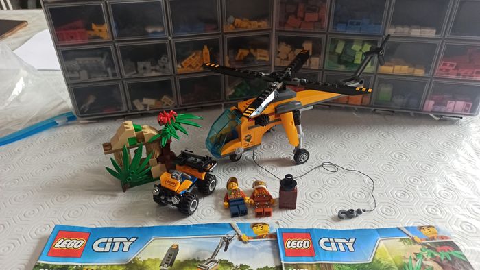 Lego City 60158 L'hélicoptère cargo de la jungle
