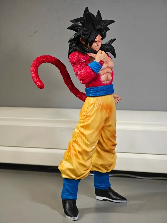 Figurine Dragon Ball GT : Goku SSJ4 30cm neuve sans boîte - photo numéro 6