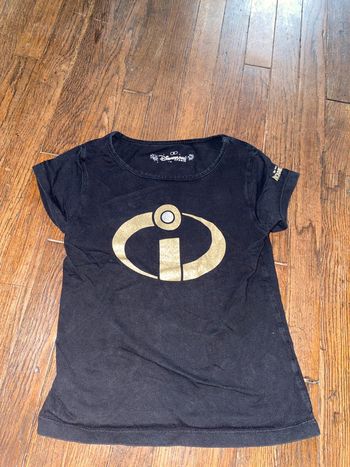 T-shirt les indestructibles Disneyland Paris  8 ans