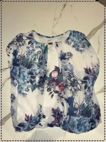 Top blanc à fleurs colorées – Taille M – Guijeano
