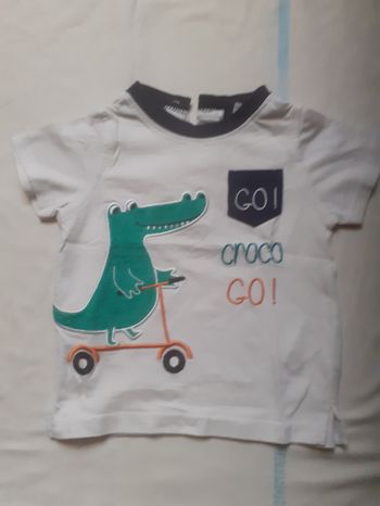 Tee shirt blanc motif crocodile sur trottinette