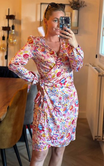 Robe portefeuille satinée Lilie Rose – Neuve – Taille S/M