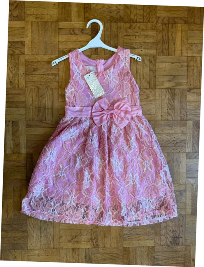 Robe en dentelle rose - photo numéro 3