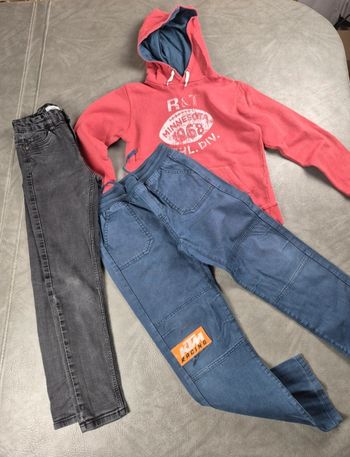 Hoodies Sweat + 2 pantalons 10 ans bon etat A17
