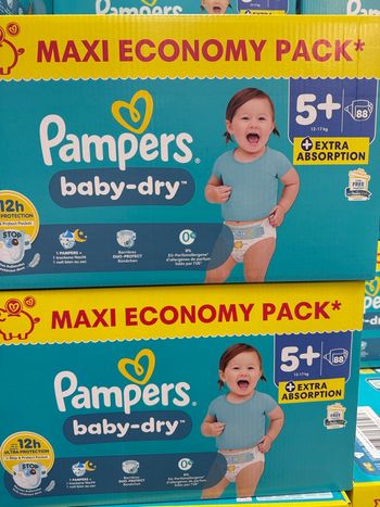 Lot de 2 cartons des couches Pampers taille 5+