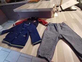 pantalon et 2 gilets neufs pour garçons Taille 12 mois