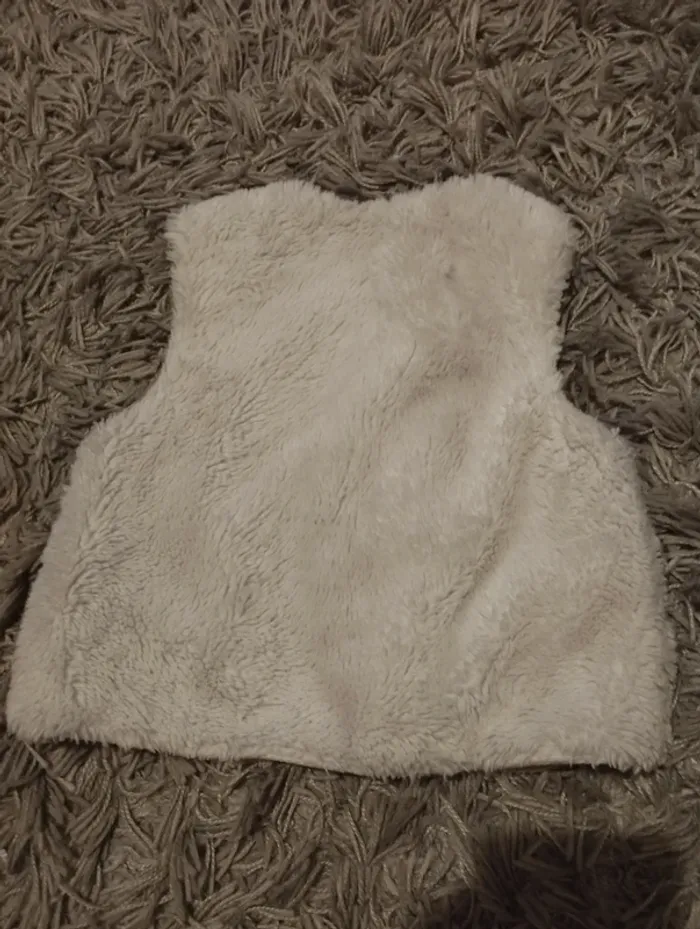 Gilet sans manches "fourrure" 36 mois - photo numéro 2