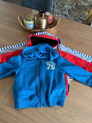 Veste avec et sans capuches