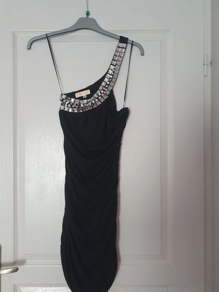Robe noire 1 bretelle avec strass - photo numéro 3