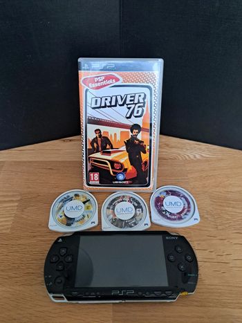 PSP Sony version 1004 + 4 jeux