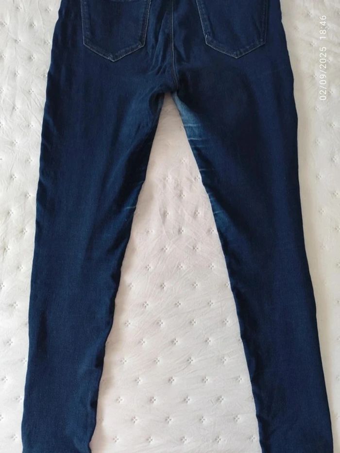 Vaqueros superskinny de tiro alto oscuros básicos de clockhouse - photo numéro 4