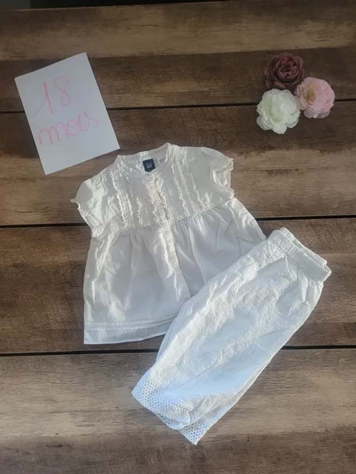 Petit ensemble blanc brodé