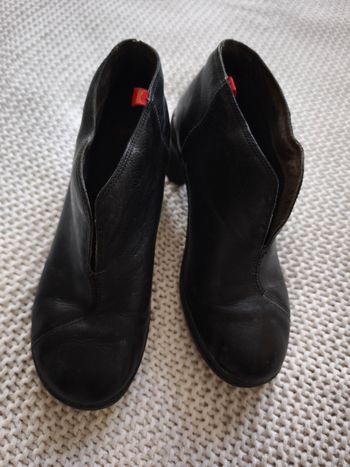 Chaussures à talons noires Camper