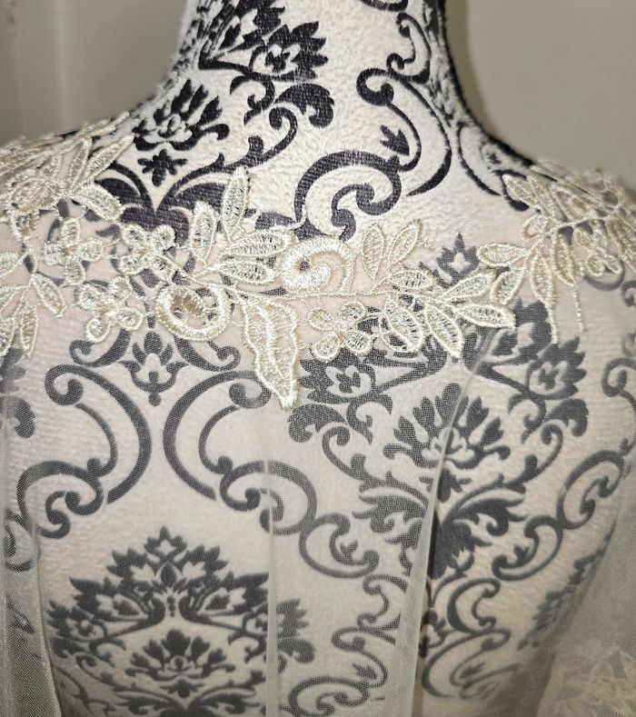 Capeline en tulle et dentelle beige mariage soiree - photo numéro 5