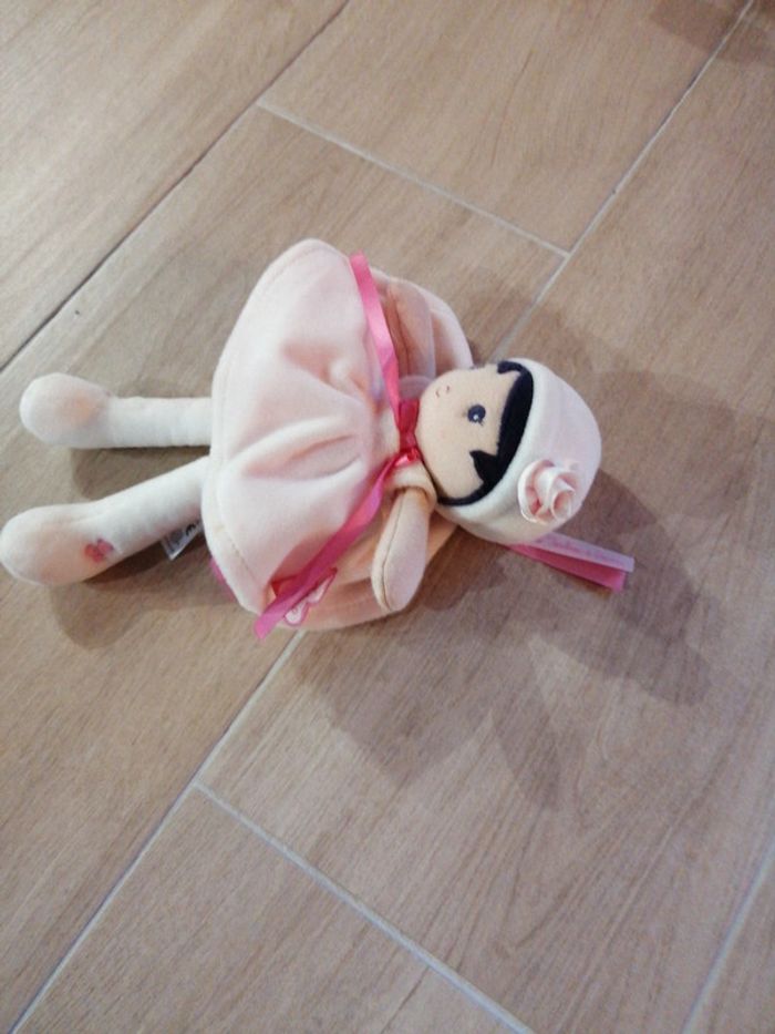 Doudou Poupée Kaloo Robe Blanche Rose Perle 30 Cm - photo numéro 2