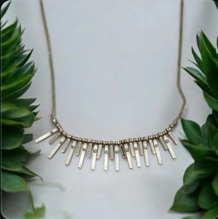 Collier avec petit strass en très bon état 52cm de longueur - photo numéro 2