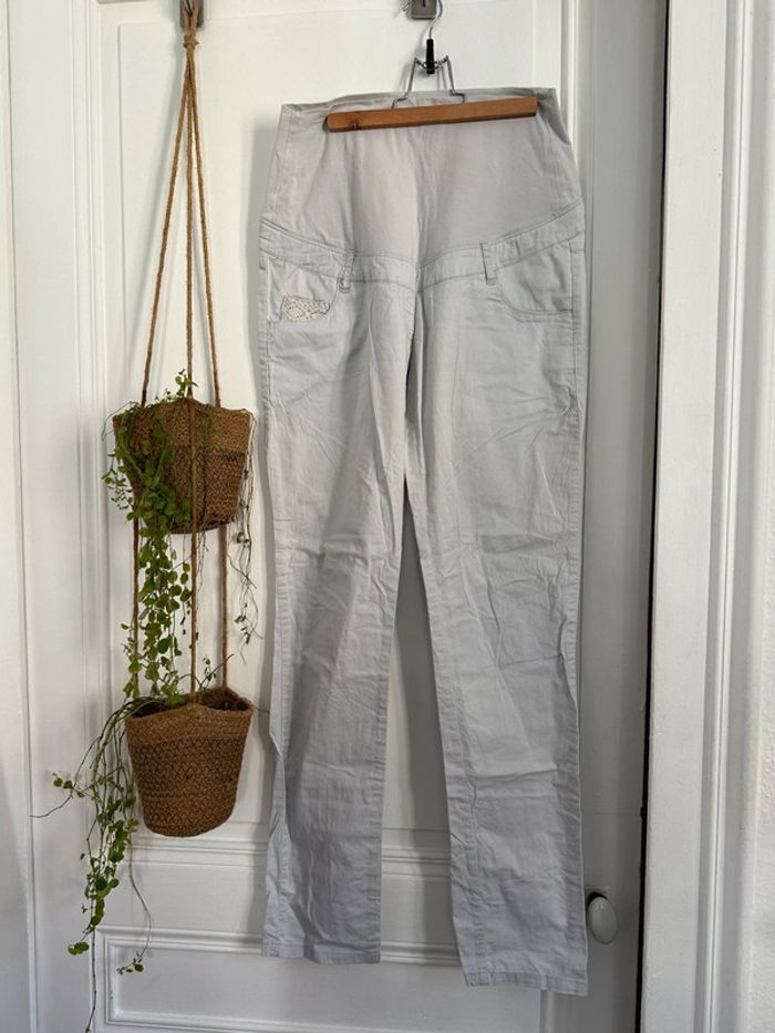 Pantalon de grossesse maternité léger.