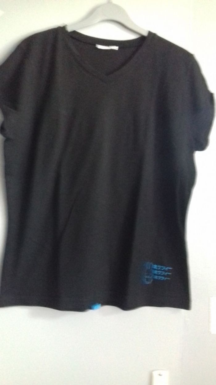 teeshirt noir taille L dessin lapin