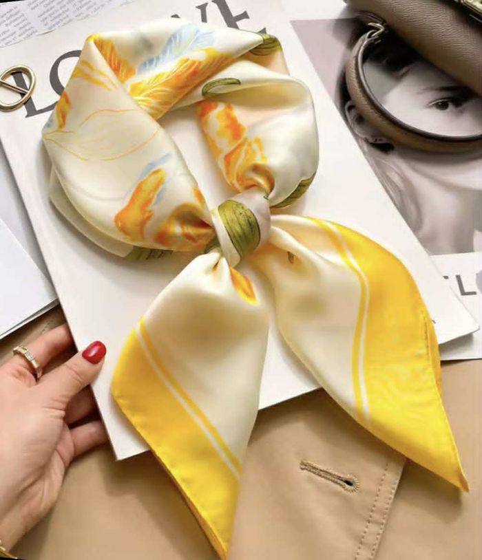 foulard jaune soie 70*70cm