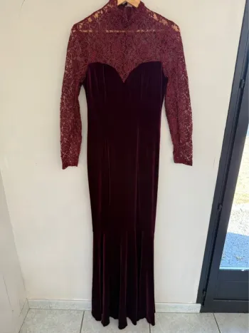 Robe en velours bordeaux