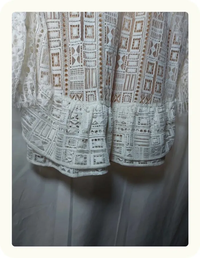 Haut blouse dentelle blanche femme BCBG Maxazria - photo numéro 2