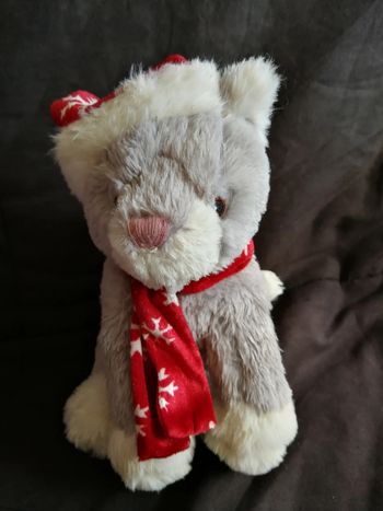 Peluche doudou chat gris et blanc Noël