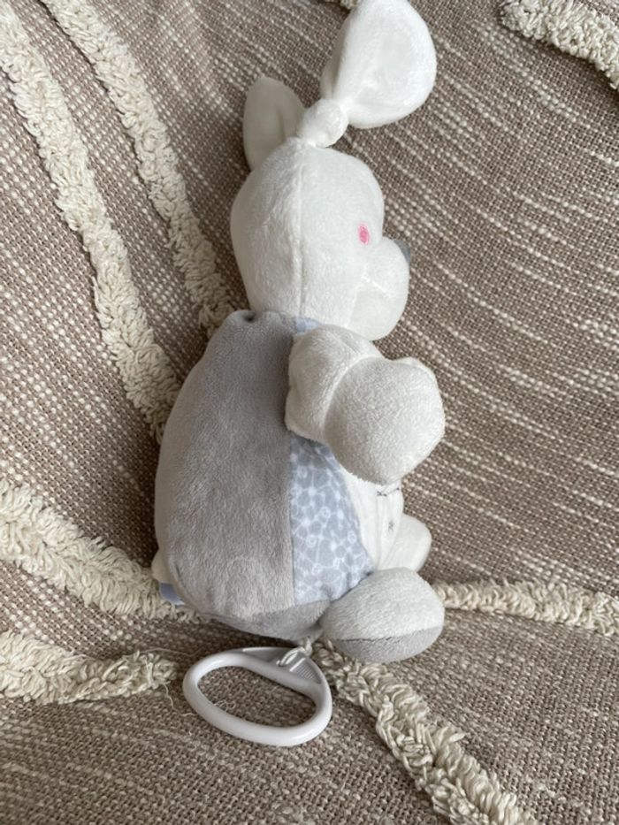 Peluche doudou musical 22cm simba toys lapin blanc et gris étoile très bon état - photo numéro 2