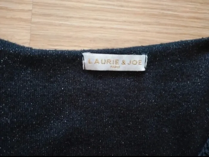 Haut manches longues noir. Brillant. Femme. 
Laurie & Joe.
Taille 40 - photo numéro 9