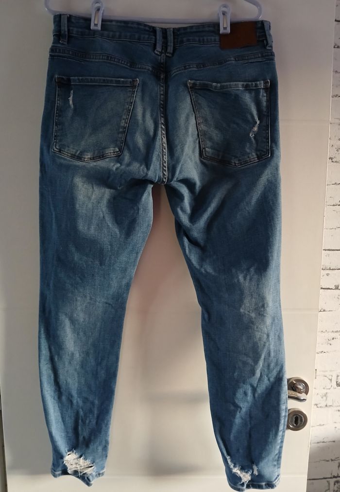 Jean troué Pull & Bear
Taille 46 - photo numéro 2
