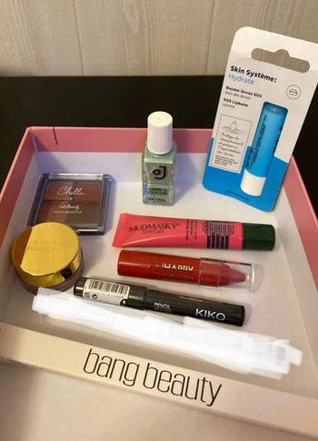 Lot de maquillage neuf