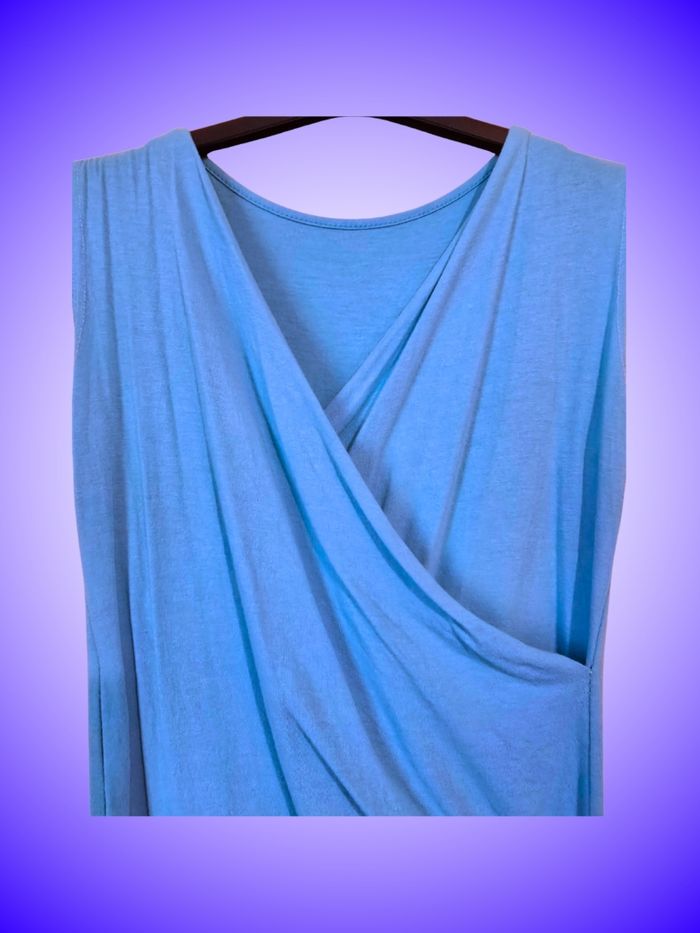 Top Cache-cœur Sans Manches – Décolleté V – Chaîne Métallique Amovible – Bleu Ciel / Turquoise – Taille 40 L – Très Bon État - photo numéro 3