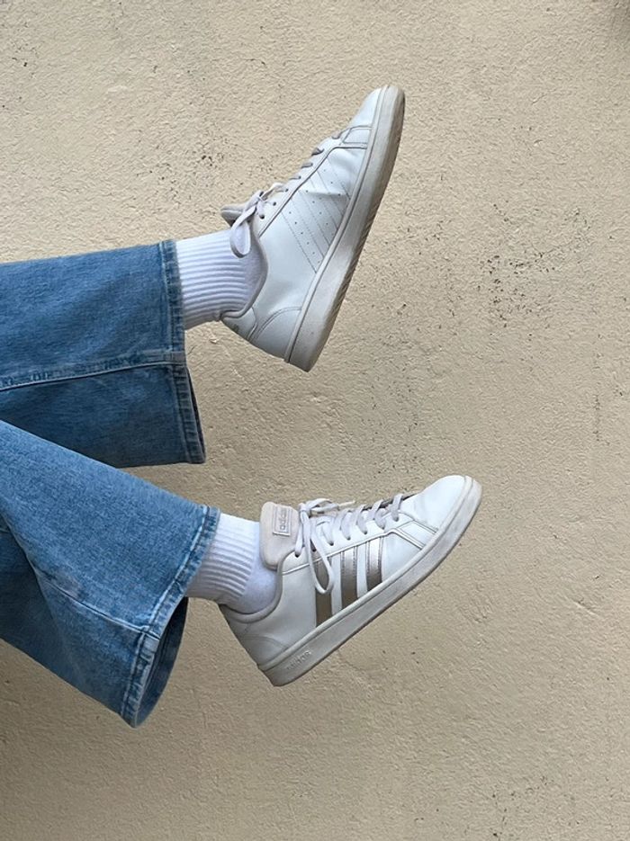 Baskets confortable Adidas Grand Court Base - blanc et gris argenté - photo numéro 4