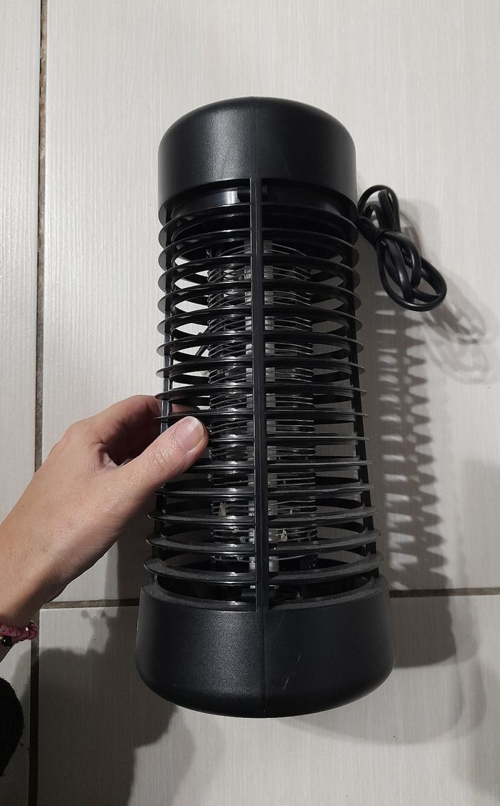 Lampe anti moustiques
Très bon état