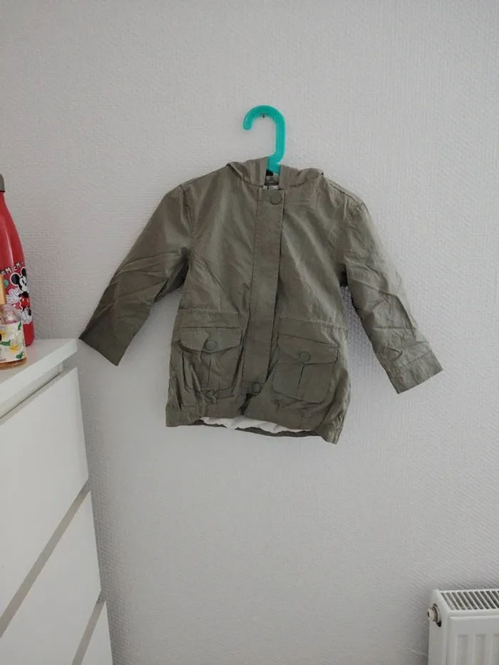 Manteau mi-saison neuf taille 3 ans