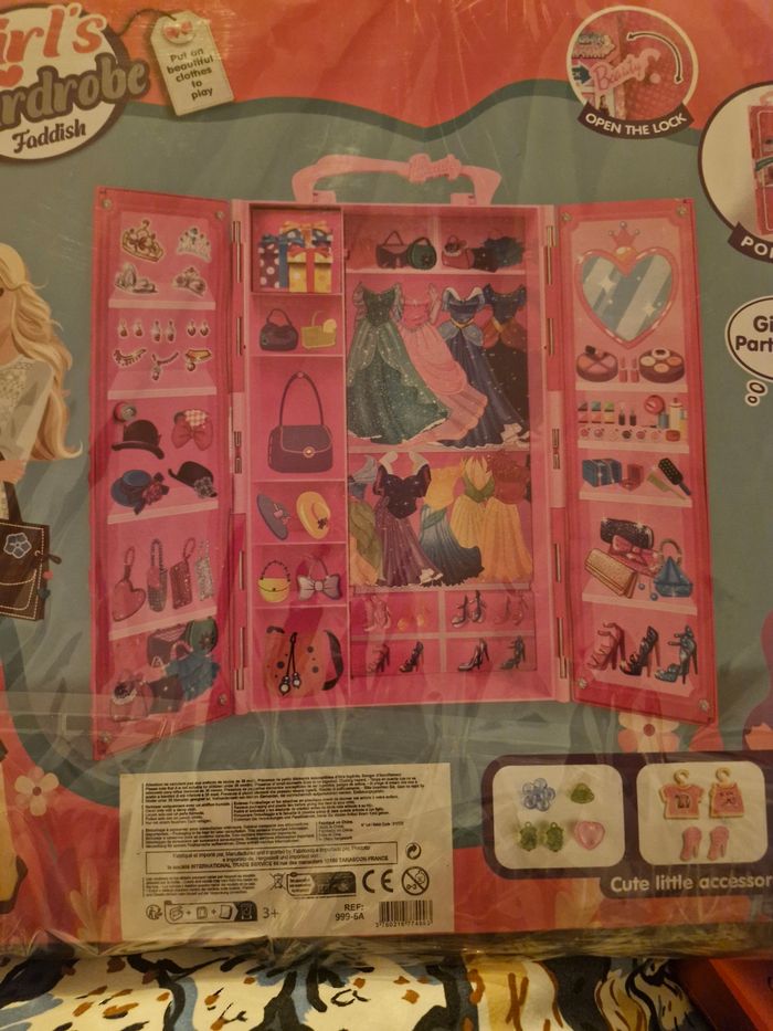 Poupée avec dressing - photo numéro 5