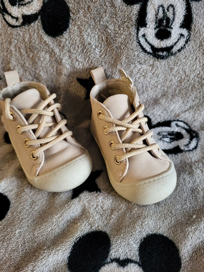 Baskets beige freemous girl