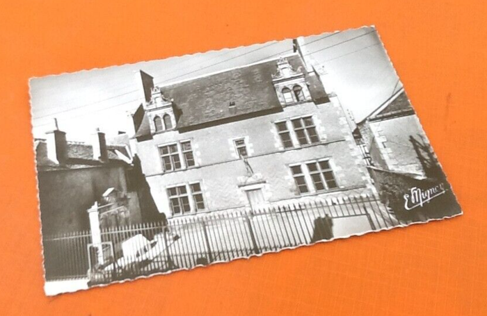 Carte postale ancienne Lorris (Loiret) Hôtel de Ville - photo numéro 3